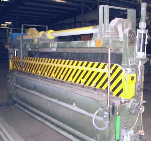 CORMATEX Model GT2X  Guillotine Cut Off, 1995 yr, 4 meter.